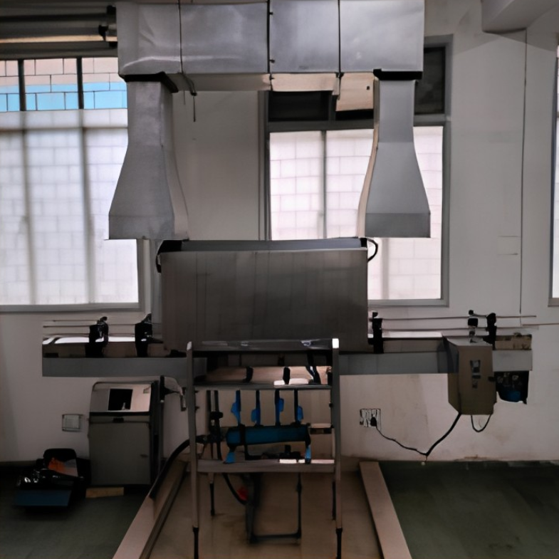 Processing tank with extraction hoods