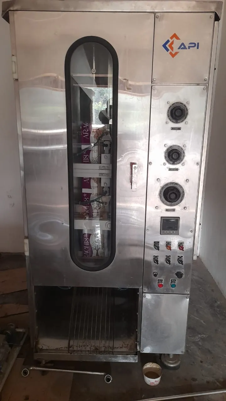 Automatic oil pouch packing machine