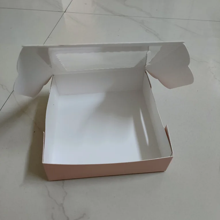 Paper mailer box with clear window in baby pink &ndash; 6&times;6&times;2 inches &ndash; SurplusPack