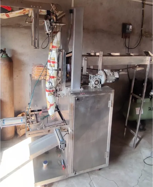 Pneumatic bagger with tray, centre seal FFS machine