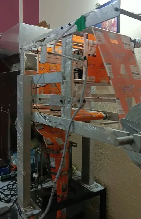 Powder and whole spices packing machine with film roll